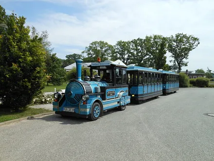 Mit der Bäderbahn fahren Sie kostenlos zu den Stränden
