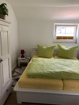 Kleines Schlafzimmer 