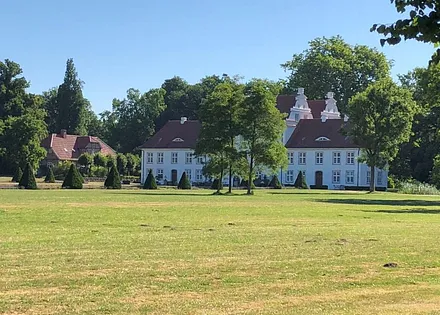 Schloss im Dorf