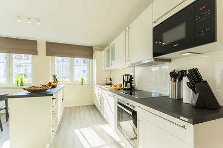 Küchenzeile mit Backofen