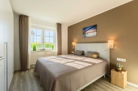 Schlafzimmer mit Doppelbett