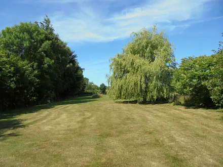 Weitläufige Außenanlage