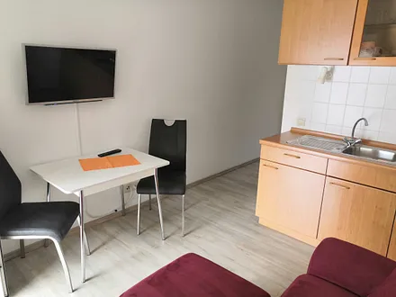 Esstisch mit Fernseher 