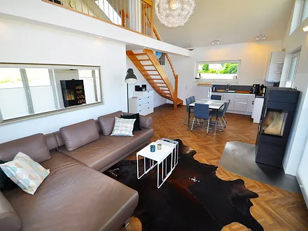 Blick ins Wohn- Esszimmer