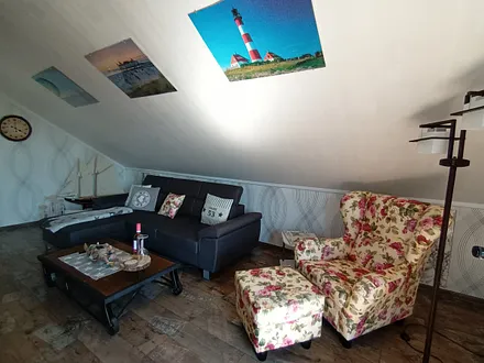 relaxen im Wohnbereich  = ca. 36 qm mit offener Wohnküche, Balkon am Wohnzimmer mit Sitzgarnitur.