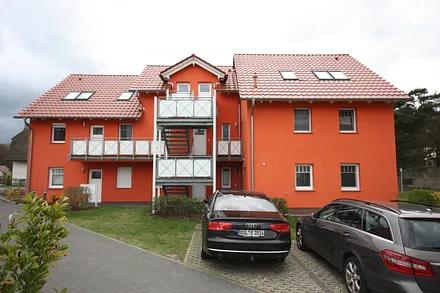 Haus Vorderseite (Eingang unten links)