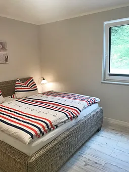 Schlafzimmer mit Doppelbett