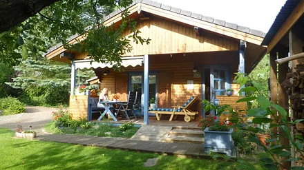 Hausansicht mit Terrasse (Südseite)