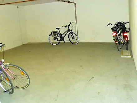 Abstellraum für Fahrräder, Surfbretter usw. im Keller