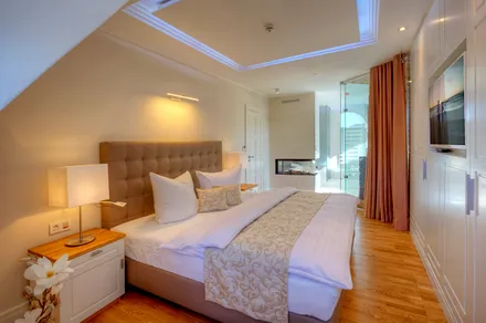 1. Schlafzimmer mit XXL-Doppelbett