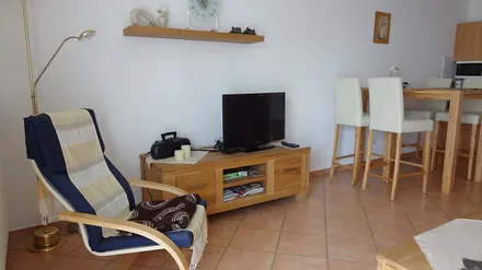 Der Wohnraum mit Küchenzeile