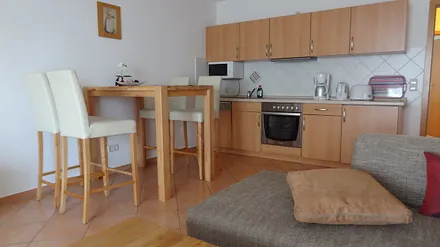 Küchenzeile mit Essplatz