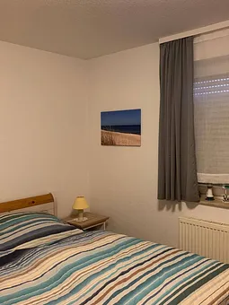 Schlafzimmer mit Doppelbett