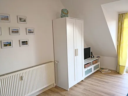 Wohn-Schlafzimmer 1 mit Balkon