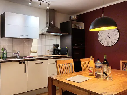  Vollwertige Küche mit Geschirrspülmaschine, Mikrowelle und Gefrierschrank