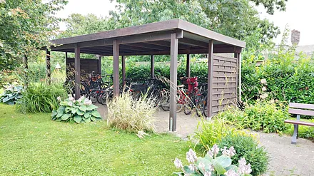 Gemeinschaftlicher überdachter Fahrradabstellplatz