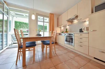 offene Küche mit Terrassenzugang