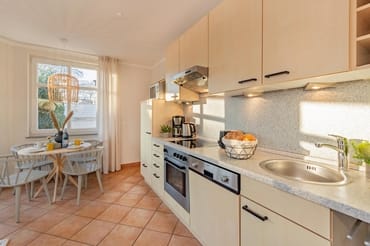 voll ausgestattete Küchenzeile