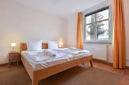 Hauptschlafzimmer mit Doppelbett