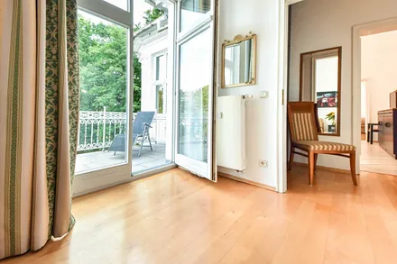 Schlafzimmer 2 mit Balkon 2