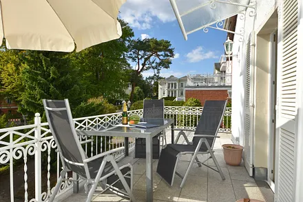 Terrasse mit Sitzgelegenheiten