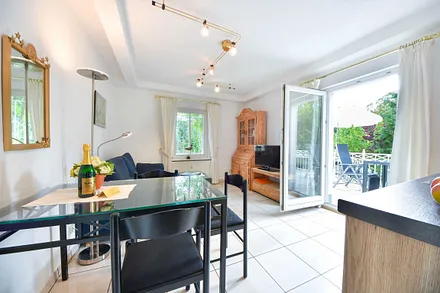 Wohnraum mit Zugang zur Terrasse