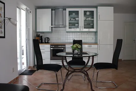 Küchenzeile mit allem Drum und Dran