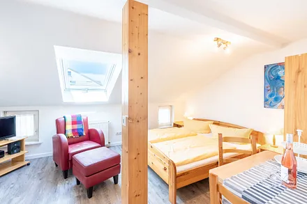 kombiniertes Wohn-Schlaf-Esszimmer