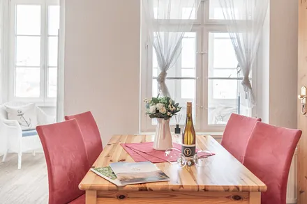 Wohnzimmer mit Esstisch