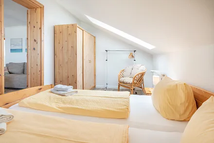 Schlafzimmer mit Doppelbett