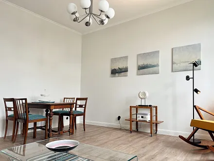 Wohnzimmer mit Esstisch