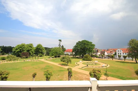 Blick vom Balkon in den Lindenpark