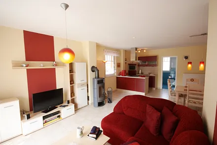 Wohnzimmer mit Echtholzkamin