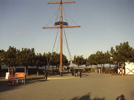 Bootsmast am Strandübergang