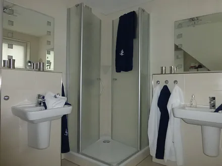 1. Etage, Bad mit Dusche