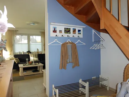 Flurgaderobe & Durchgang zum Wohnraum