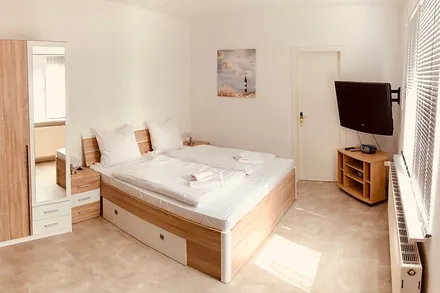 Zimmernsicht in Richtung Bad