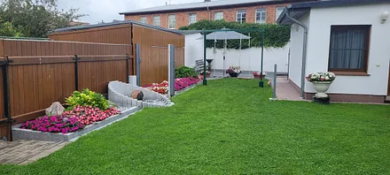 Neue Außenansicht mit Ferienwohnung 2