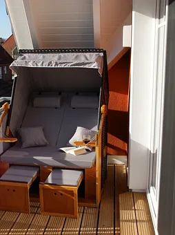 Balkon mit Strandkorb