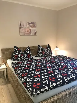 Schlafzimmer mit Doppelbett