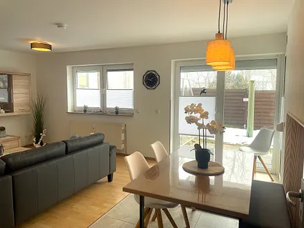 Wohnzimmer mit Esstisch