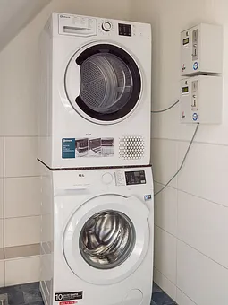 Waschmaschine und Trockner, gg Gebühr jeweils 6€, 1.OG