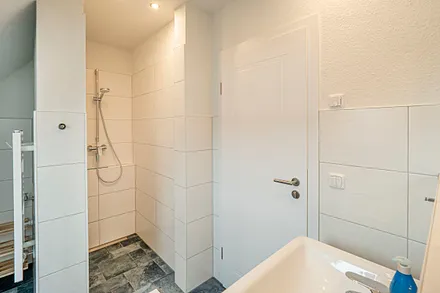 Duschbad mit ebenerdiger Dusche