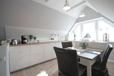 Küchenzeile mit Essbereich