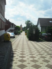 ruhige Zufahrtsstrasse