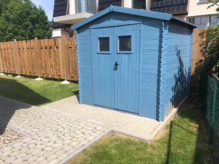 kleiner Schuppen (Bollerwagen und Grill)