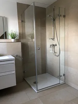 Bad im OG mit ebenerdiger Dusche