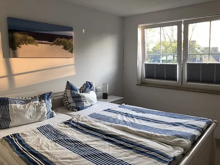 Schlafzimmer 1  mit Dopopelbett und TV 