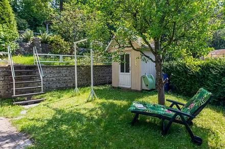 Blick in den Garten am Haus.