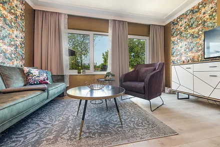 Die Wohnung wurde im Winter 19/20 renoviert und neu möbliert.